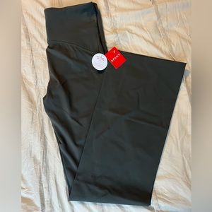 SPANX Booty Boost Flare Leggings